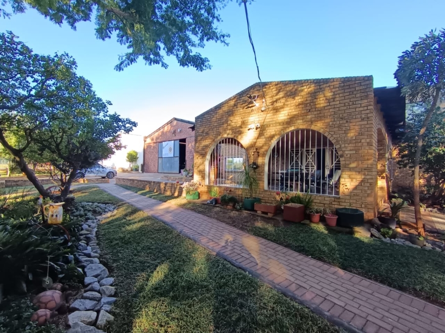 4 Bedroom Property for Sale in Mooinooi North West
